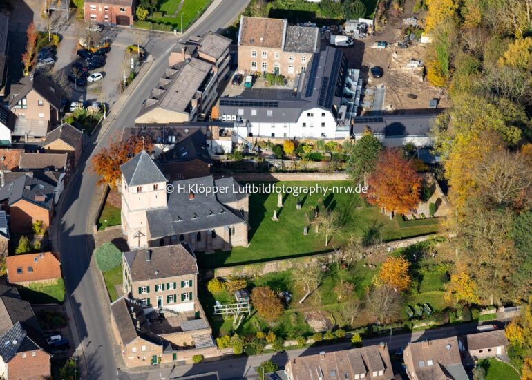 Luftbild Kirchengebäude 