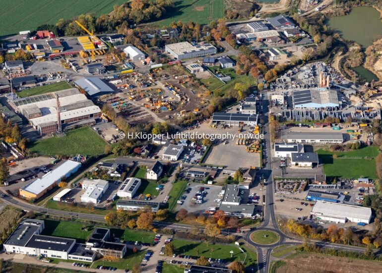 Luftbildfotografie Gewerbegebiet und Firmenansiedlung an der Im Gansbruch, Robert-Bosch-Straße in Linnich im Bundesland Nordrhein-Westfalen, Deutschland