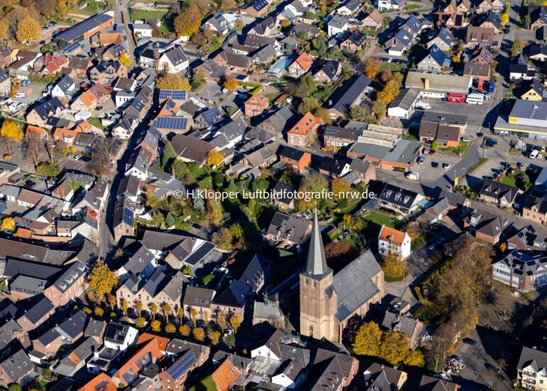 Luftbild Kirchengebäude 