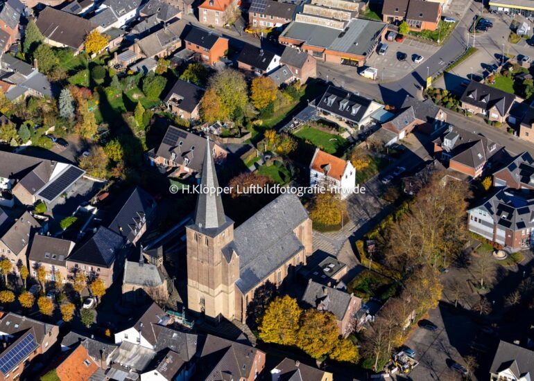 Luftbild Kirchengebäude 