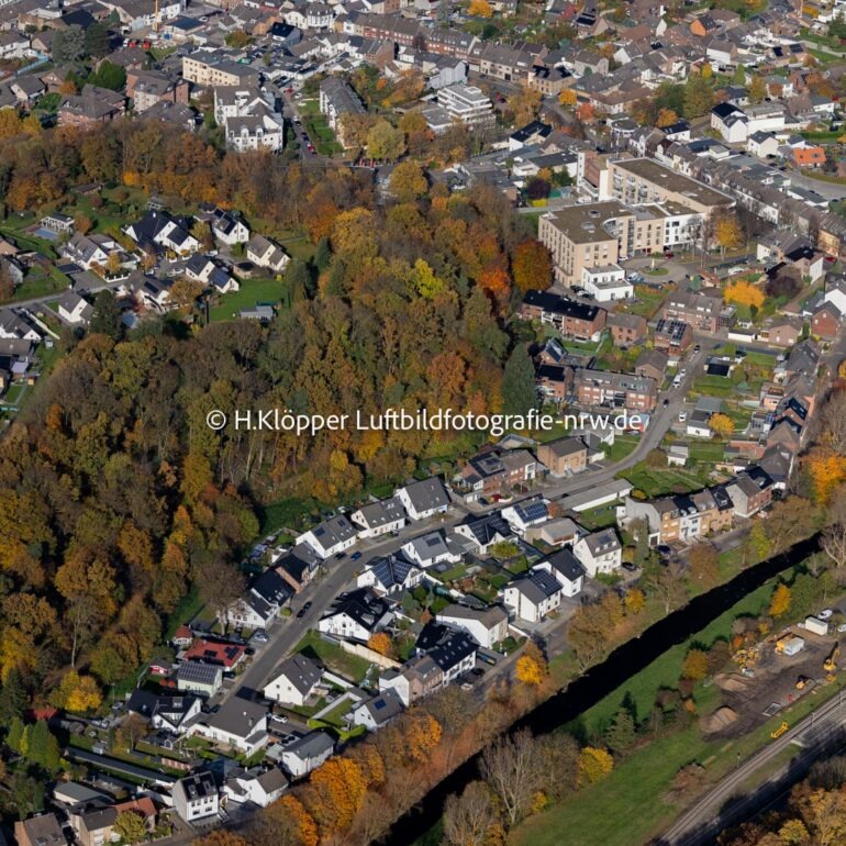 Luftbildfotografie Ortsansicht der Straßen und Häuser der Wohngebiete in Weisweiler im Bundesland Nordrhein-Westfalen, Deutsch