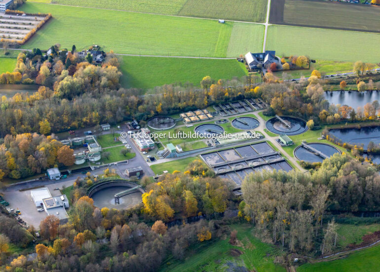 Luftbildfotografie Klärwerks- Becken und Reinigungsstufen zur Abwasserbehandlung der 