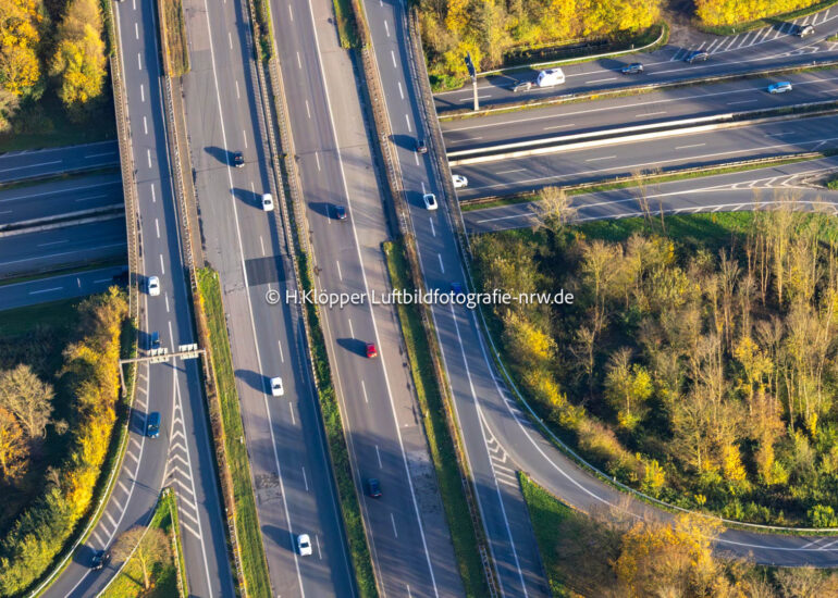 Herbstluftbild Autobahnkreuz der BAB A40 und BAB A57 am 