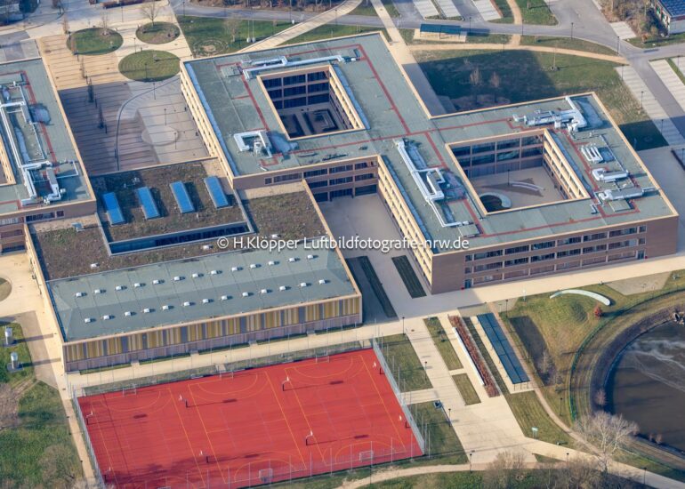 Luftbild Gebäudekomplex der Berufsschule Berufskolleg für Technik Moers (BKTM) an der Repelener Straße in Moers