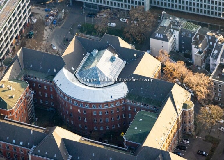 Luftbildfotografie Gerichts- Gebäudekomplex - Verwaltungsgericht in Köln im Bundesland Nordrhein-Westfalen, Deutschland
