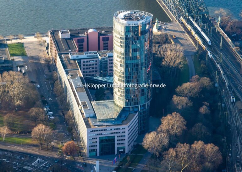 Luftbild Hochhaus- Gebäude 