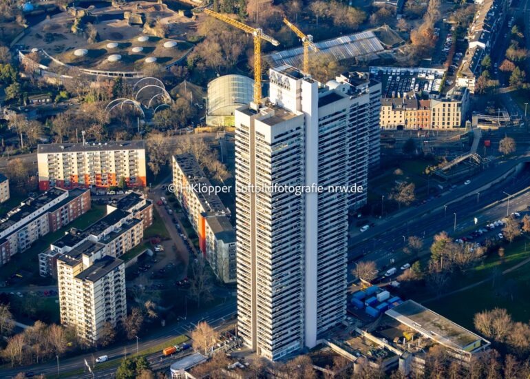 Luftbild Baustelle zum Um- und Neubau am Hochhaus- Gebäude 