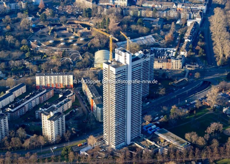 Luftbild Baustelle zum Um- und Neubau am Hochhaus- Gebäude 