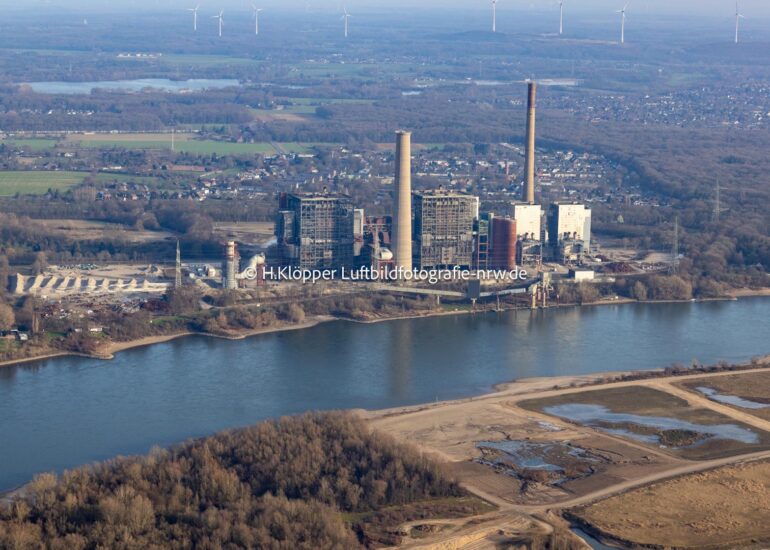 Luftbild Rückbauarbeiten an Kraftwerksanlagen des Kohle- Heizkraftwerkes der 