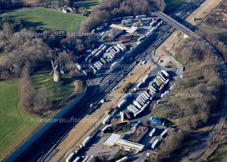 luftbilder meerbusch https://luftbildfotografie-nrw.de/wp-content/uploads/2022/11/Meerbusch-Buederich-Alt-Meererbusch-Hildegundisallee-Kastanienweg-Florastrasse-8788.jpg