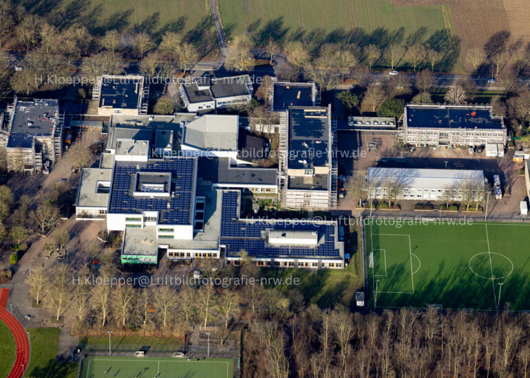 Luftbildfotografie Schulgebäude des Schulzentrums an der Tersteegenstraße in Neukirchen-Vluyn im Bundesland Nordrhein-Westfalen, Deutschland