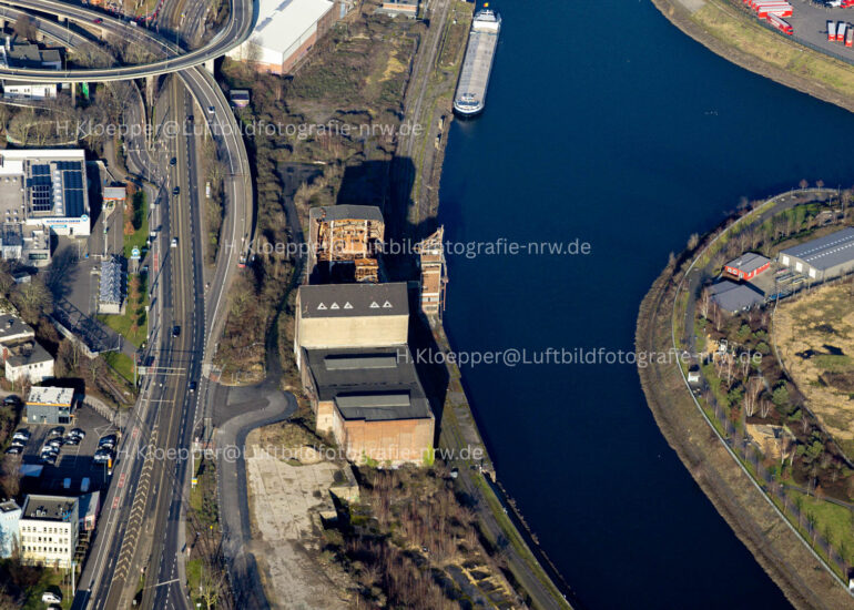 Luftbild Brandruine Industriehalle Neuss Hafen