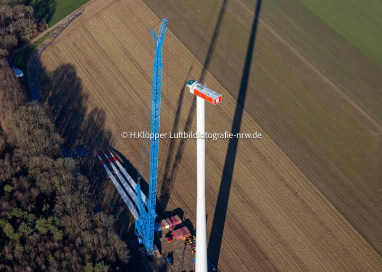 Luftbildfotografie Baustelle zur Windrad- Turm Montage in Schwalmtal im Bundesland Nordrhein-Westfalen, Deutschland