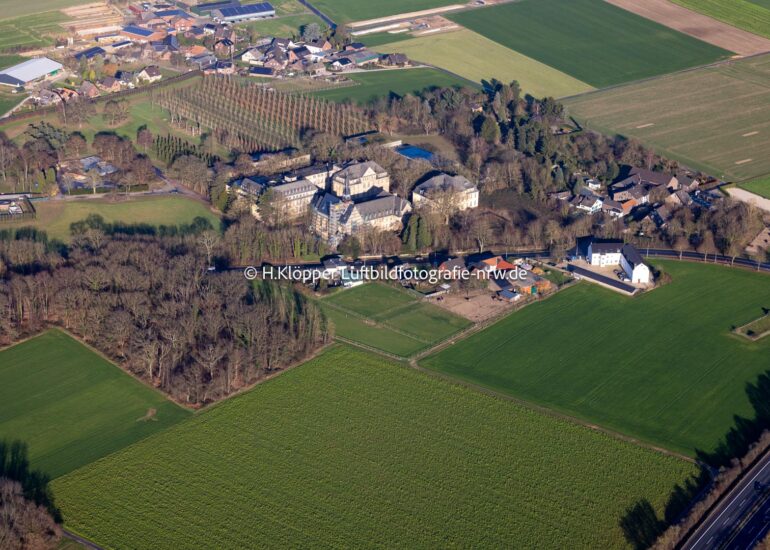 schwalmtal,luftbilder https://luftbildfotografie-nrw.de/wp-content/uploads/2023/08/Luftbild-Steakhaus-Restaurant-Muehlrather-Muehle-Schwalmtal-439A4616-1.jpg