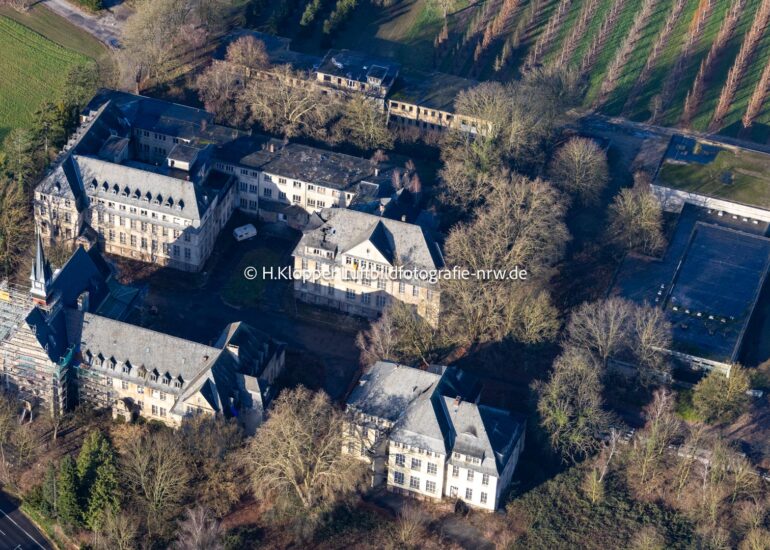 Luftbildfotografie Baustelle zum Umbau und zur Modernisierung und Sanierung eines Gebäudekomplexes 
