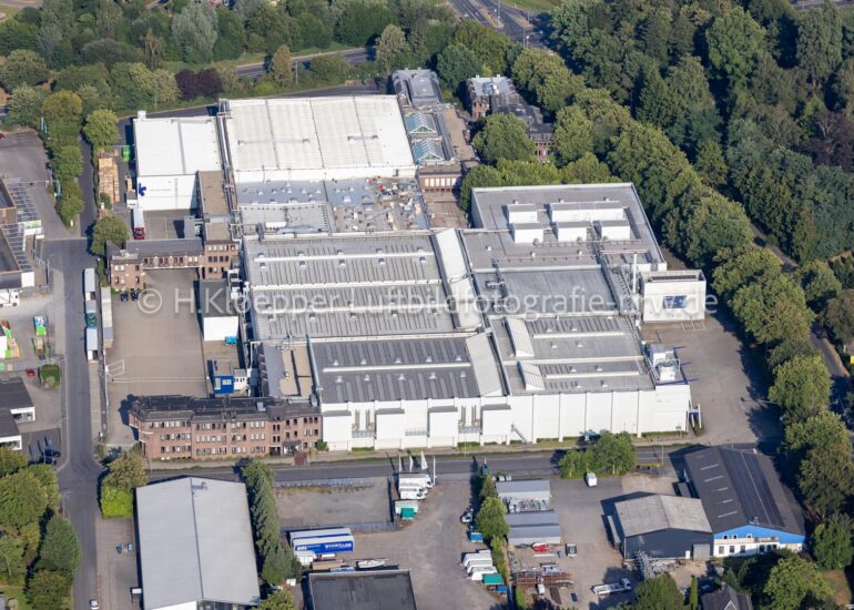Gebäude und Produktionshallen auf dem Lebensmittelhersteller- Werksgelände der Bofrost* Dienstleistungs GmbH & Co. KG an der Oelmühle in Straelen im Bundesland Nordrhein-Westfalen, Deutschland.
