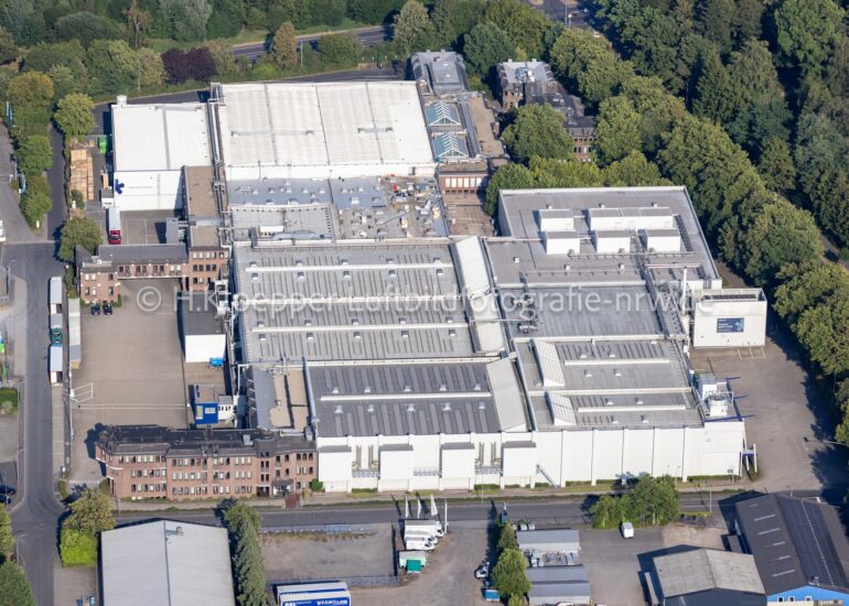 Gebäude und Produktionshallen auf dem Lebensmittelhersteller- Werksgelände der Bofrost* Dienstleistungs GmbH & Co. KG an der Oelmühle in Straelen im Bundesland Nordrhein-Westfalen, Deutschland.