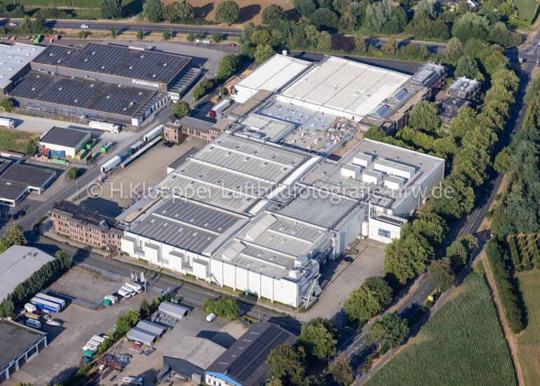 Gebäude und Produktionshallen auf dem Lebensmittelhersteller- Werksgelände der Bofrost* Dienstleistungs GmbH & Co. KG an der Oelmühle in Straelen im Bundesland Nordrhein-Westfalen, Deutschland.