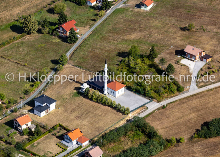 Luftbild Gebäude der Moschee an der Straße Stara rimska cesta in Babici in Republika Srpska, Bosnien und Herzegowina