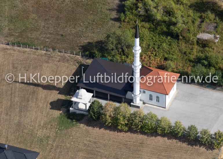 Luftbild Gebäude der Moschee an der Straße Stara rimska cesta in Babici in Republika Srpska, Bosnien und Herzegowina