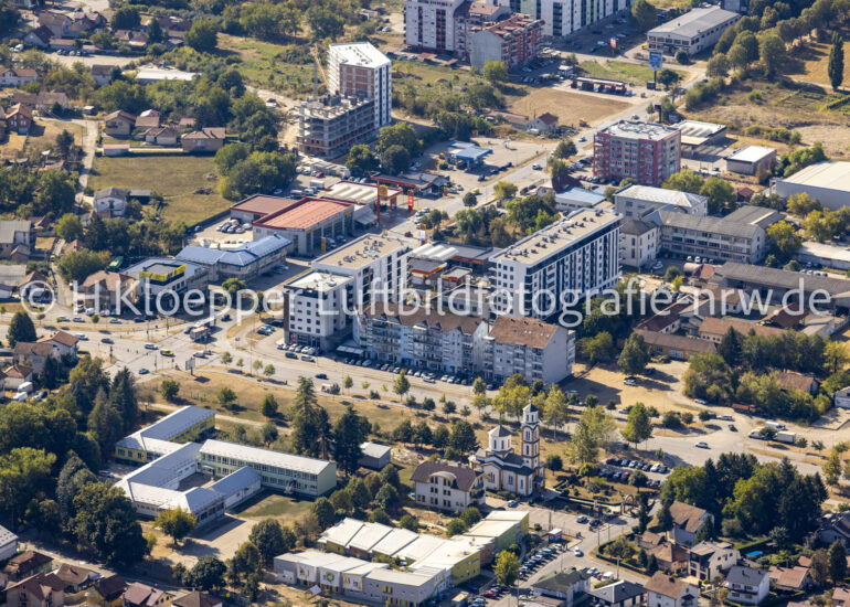 Luftbild Mischbebauung der Wohngebiets- und Gewerbeansiedlung an der Straße Knjaza Milosa in Banja Luka in Republika Srpska, Bosnien und Herzegowina