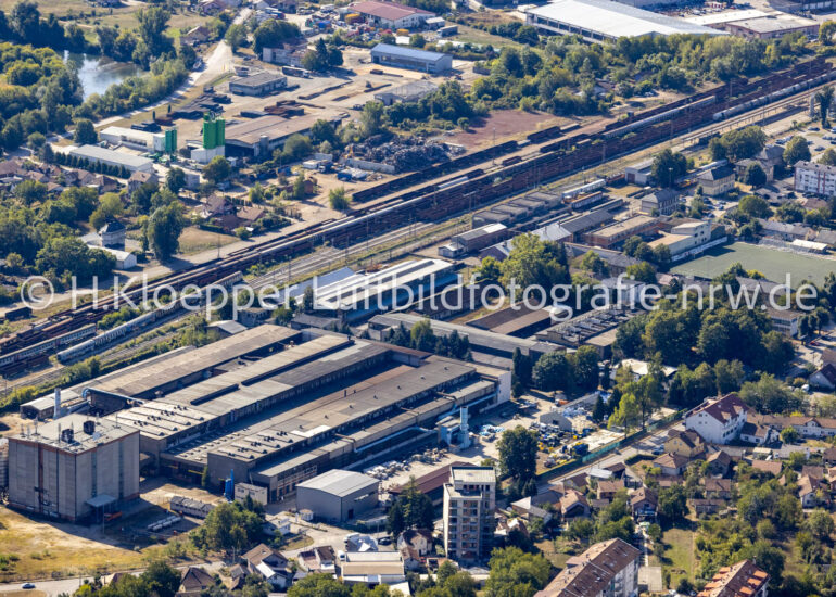 Luftbild Schienen- und Gleisstrecken auf den Abstellgleisen und Rangierstrecken des Rangierbahnhofes und Güterbahnhof an der Straße Lozionicka in Banja Luka in Republika Srpska, Bosnien und Herzegowina