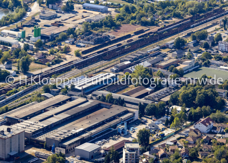 Luftbild Schienen- und Gleisstrecken auf den Abstellgleisen und Rangierstrecken des Rangierbahnhofes und Güterbahnhof an der Straße Lozionicka in Banja Luka in Republika Srpska, Bosnien und Herzegowina