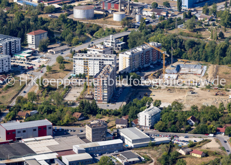 Luftbild Baustelle zum Neubau des Wohn- Hochhaus- Gebäudeensemble an der Straße Bulevar vojvode Zivojina Misica in Banja Luka in Republika Srpska, Bosnien und Herzegowina