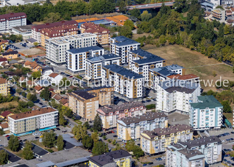 Luftbild Hochhaus- Ensemble an der Straße Bulevar vojvode Stepe Stepanovica in Banja Luka in Republika Srpska, Bosnien und Herzegowina