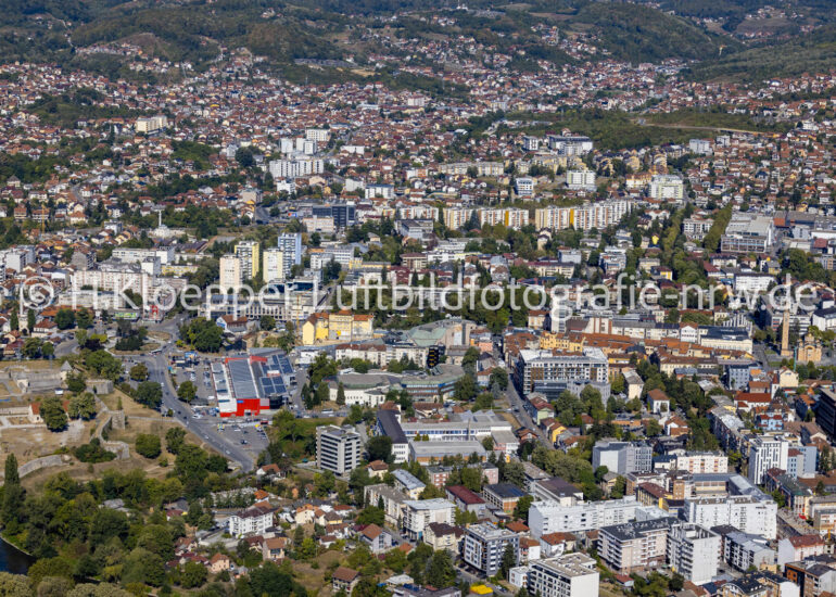 Luftbild Innenstadtbereich im Stadtgebiet an der Straße Trznicka, Zdravka Čelara in Banja Luka in Republika Srpska, Bosnien und Herzegowina