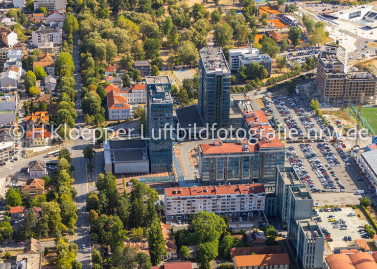 Luftbild Hochhaus- Ensemble an der Straße Trg Republike Srpske an der Straße Trg Republike Srpske in Banja Luka in Republika Srpska, Bosnien und Herzegowina.