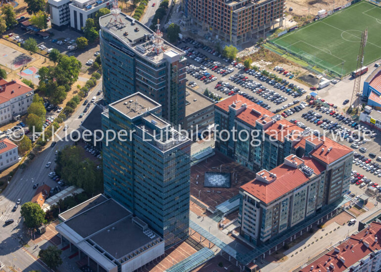 Luftbild Hochhaus- Ensemble an der Straße Trg Republike Srpske in Banja Luka in Republika Srpska, Bosnien und Herzegowina