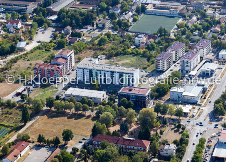 Luftbild Mischbebauung der Wohngebiets- und Gewerbeansiedlung an der Straße Knjaza Milosa in Banja Luka in Republika Srpska, Bosnien und Herzegowina