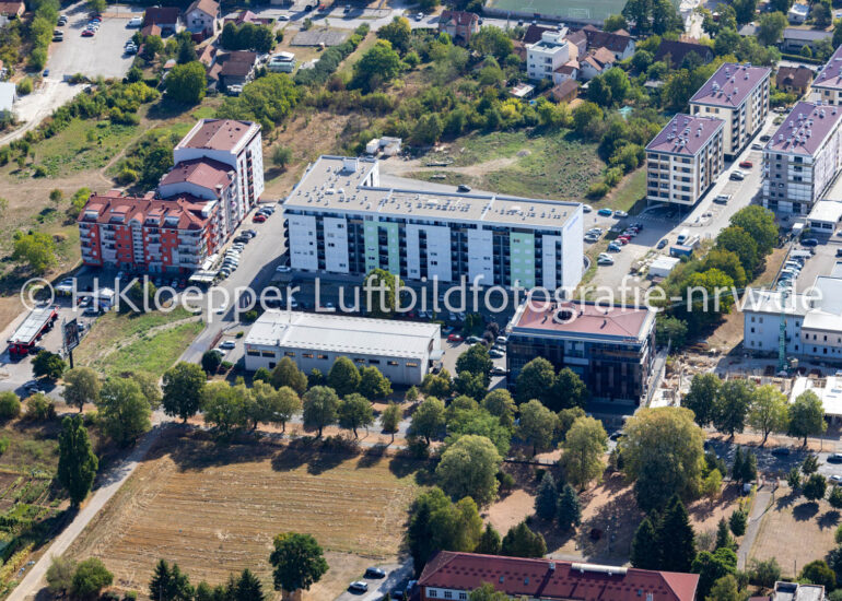 Luftbild Mischbebauung der Wohngebiets- und Gewerbeansiedlung an der Straße Knjaza Milosa in Banja Luka in Republika Srpska, Bosnien und Herzegowina