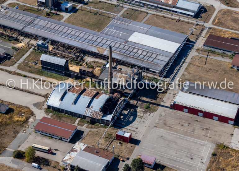 Luftbild Gebäude und Produktionshallen auf dem Fabrikgelände 