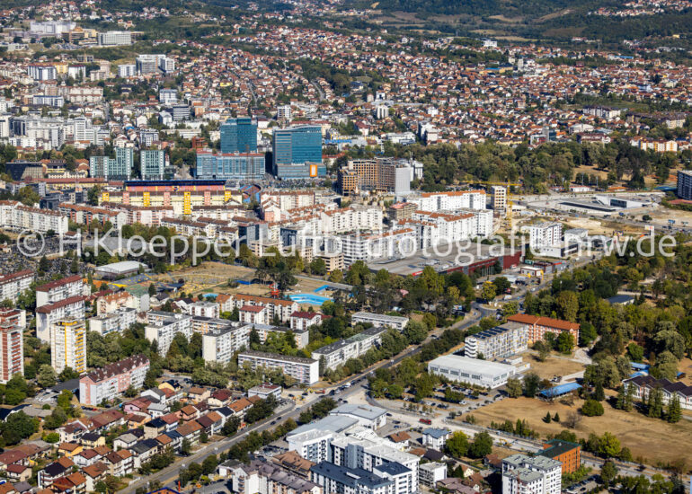 Luftbild Stadtansicht des Innenstadtbereiches an der Straße Bulevar vojvode Zivojina Misica in Banja Luka in Republika Srpska, Bosnien und Herzegowina