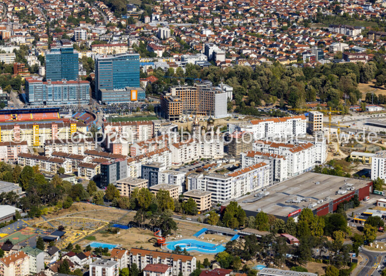 Luftbild Stadtansicht des Innenstadtbereiches an der Straße Bulevar vojvode Zivojina Misica in Banja Luka in Republika Srpska, Bosnien und Herzegowina