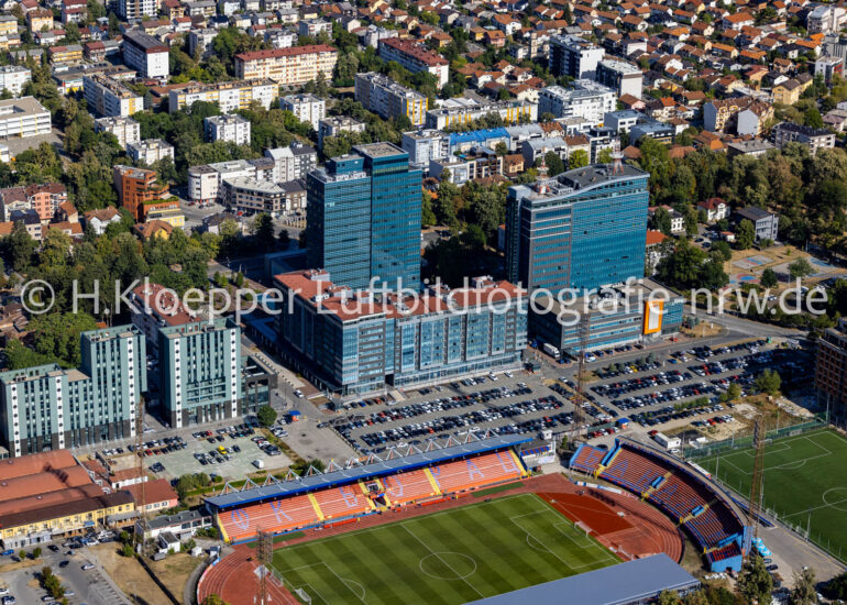 Luftbild Hochhaus- Ensemble an der Straße Trg Republike Srpske in Banja Luka in Republika Srpska, Bosnien und Herzegowina.