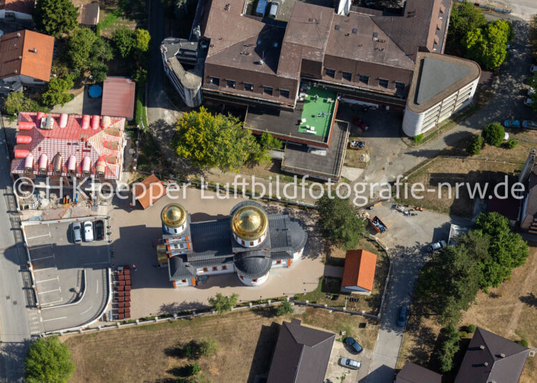 Luftbild Mischbebauung der Wohngebiets- und Gewerbeansiedlung an der Straße Srpskih velikana in Prijedor in Republika Srpska, Bosnien und Herzegowina