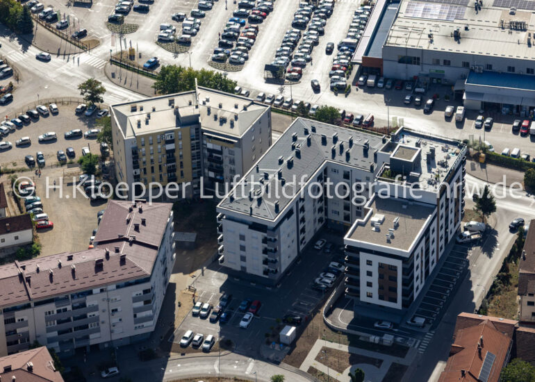 Luftbild Mischbebauung der Wohngebiets- und Gewerbeansiedlung an der Straße Srednjoskolska, Ivana Gorana Kovacica in Banja Luka in Republika Srpska, Bosnien und Herzegowina