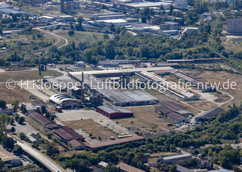 Luftbild Gebäude und Produktionshallen auf dem Fabrikgelände 