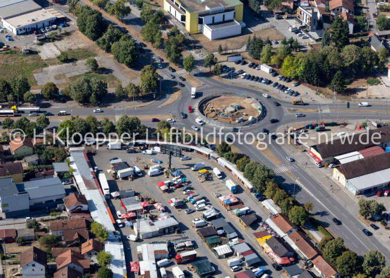 Luftbild Baustelle zum Neubau der Straßenführung am Kreisverkehr - Straßenverlauf an der Straße E661, Ivana Gorana Kovacica in Banja Luka in Republika Srpska, Bosnien und Herzegowina
