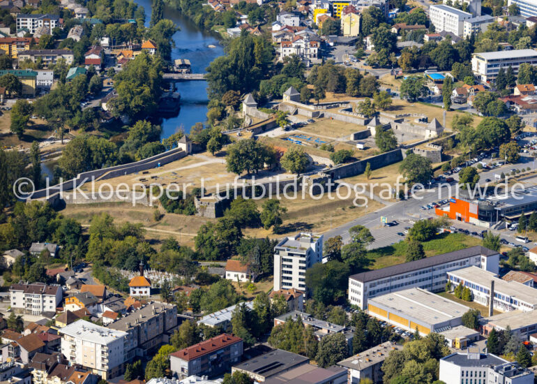 Luftbild Stadtansicht des Innenstadtbereiches an der Straße Vladike Platona in Banja Luka in Republika Srpska, Bosnien und Herzegowina