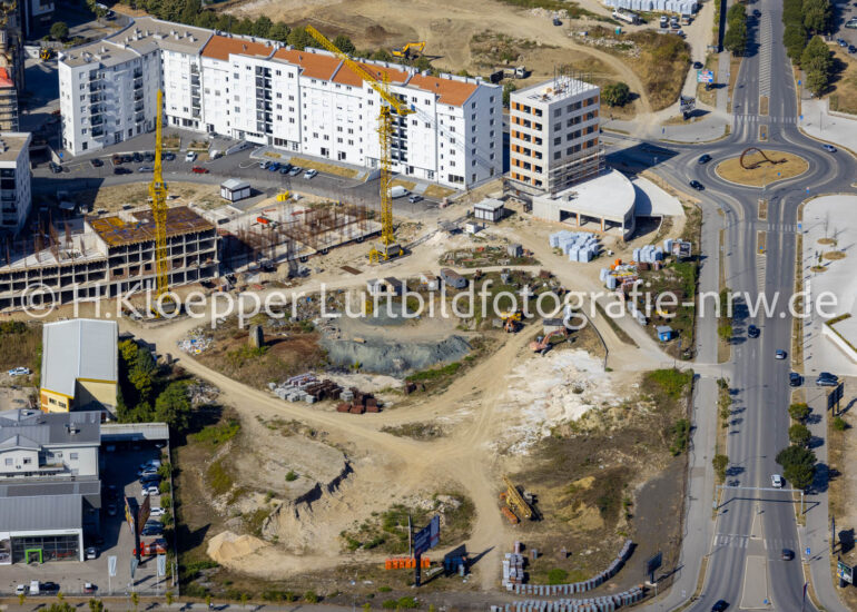 Baustelle mit Erschließungs - und Erdaufschüttungs- Arbeiten an der Straße Olimpijskih pobjednika in Banja Luka in Republika Srpska, Bosnien und Herzegowina