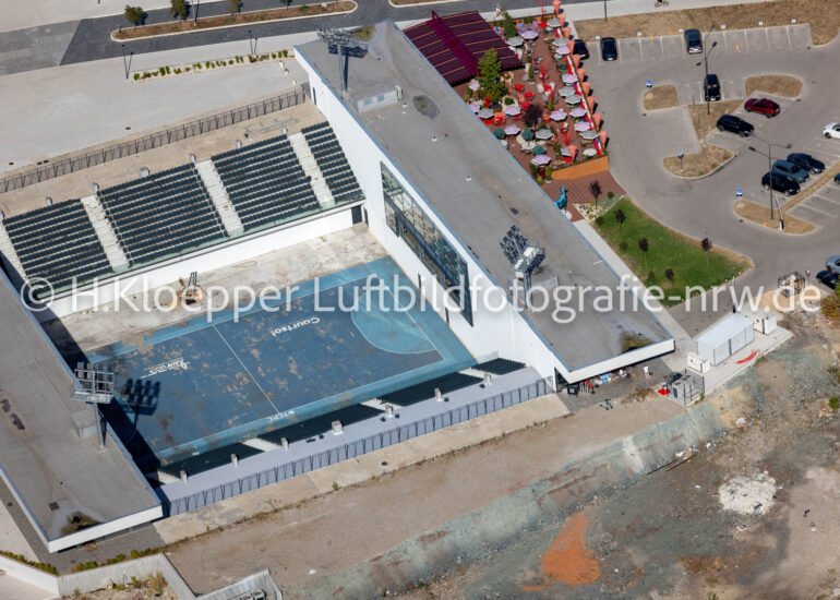 Luftbild Ruine der Tennisanlage