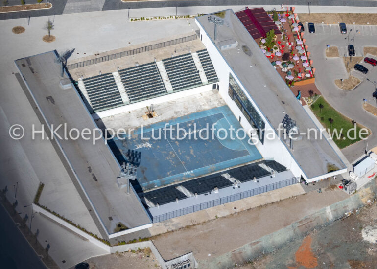 Luftbild Ruine der Tennisanlage