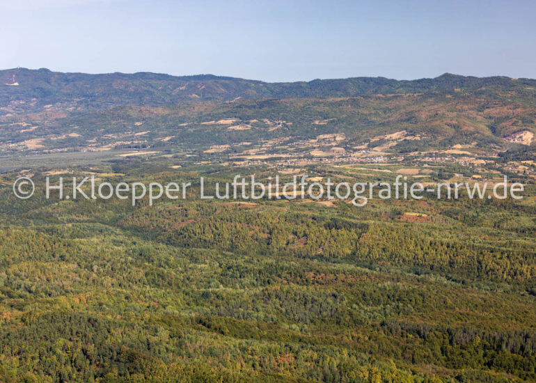 Luftbild Wald und Berglandschaft in Motike in Republika Srpska, Bosnien und Herzegowina