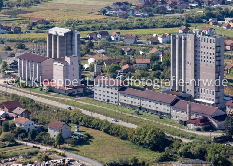 Luftbild Hochsilo mit angrenzenden Lagerhallen der in Orlovaca in Republika Srpska, Bosnien und Herzegowina