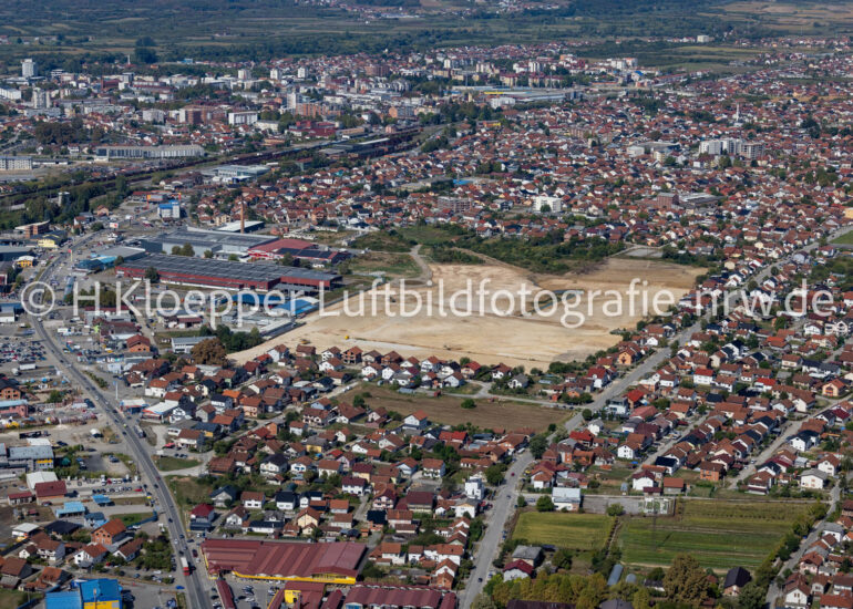 Entwicklungsgebiet und Bauland- Brache an der Straße Milana Vrhovca in Prijedor in Republika Srpska, Bosnien und Herzegowina