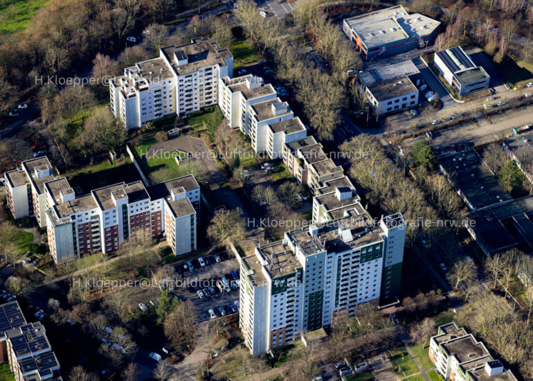 Plattenbau- Hochhaus- Wohnsiedlung in Erkrath im Bundesland Nordrhein-Westfalen, Deutschland